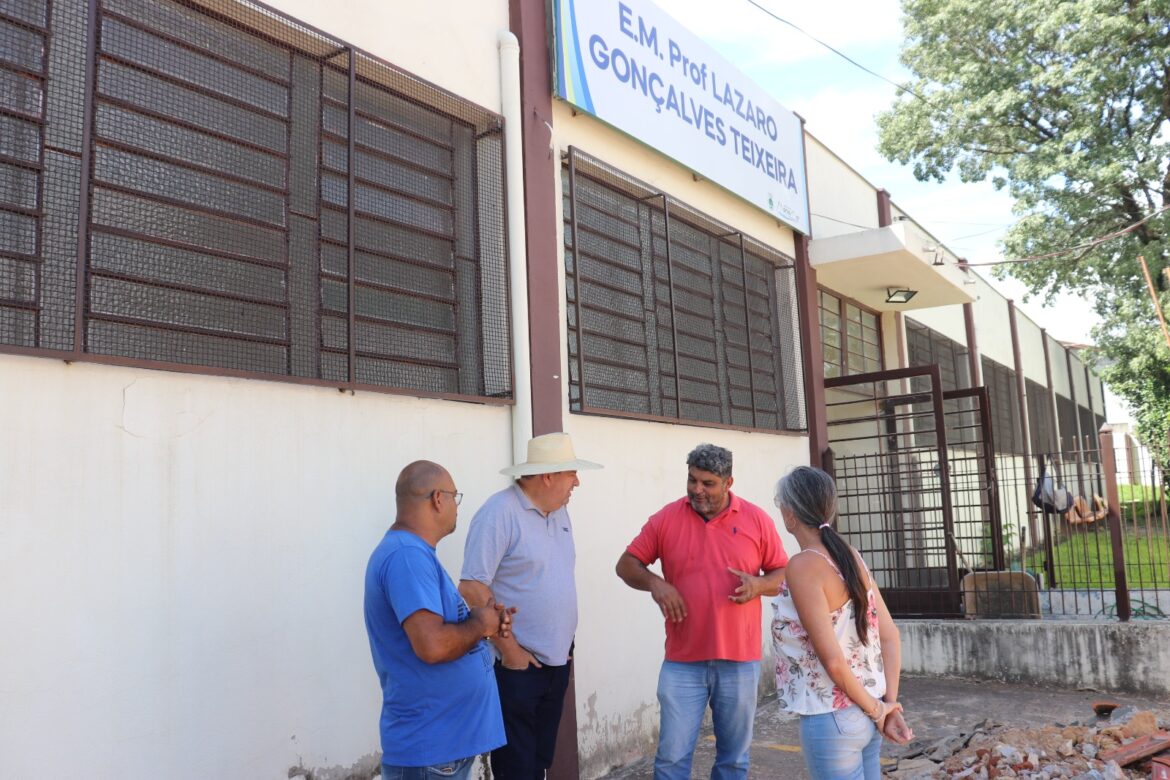Prefeito de Monte Mor, Edivaldo Brischi acompanha obra de reconstrução total da quadra esportiva da escola municipal Prof° Lázaro Gonçalves Teixeira.