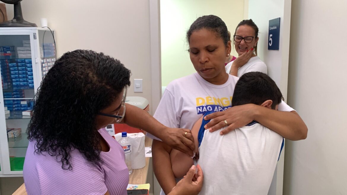 Saúde da Prefeitura de Nova Odessa amplia vacinação contra a dengue para faixa etária de 10 a 14 anos.
