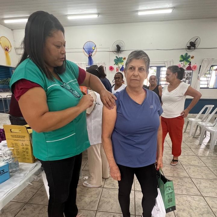 Idosos do Centro de Convivência da Melhor Idade de Hortolândia recebem vacina contra gripe