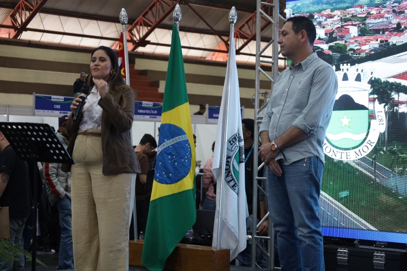 MAIS DE 3 MIL PESSOAS PARTICIPAM DE MUTIRÃO DE EMPREGOS EM MONTE MOR
